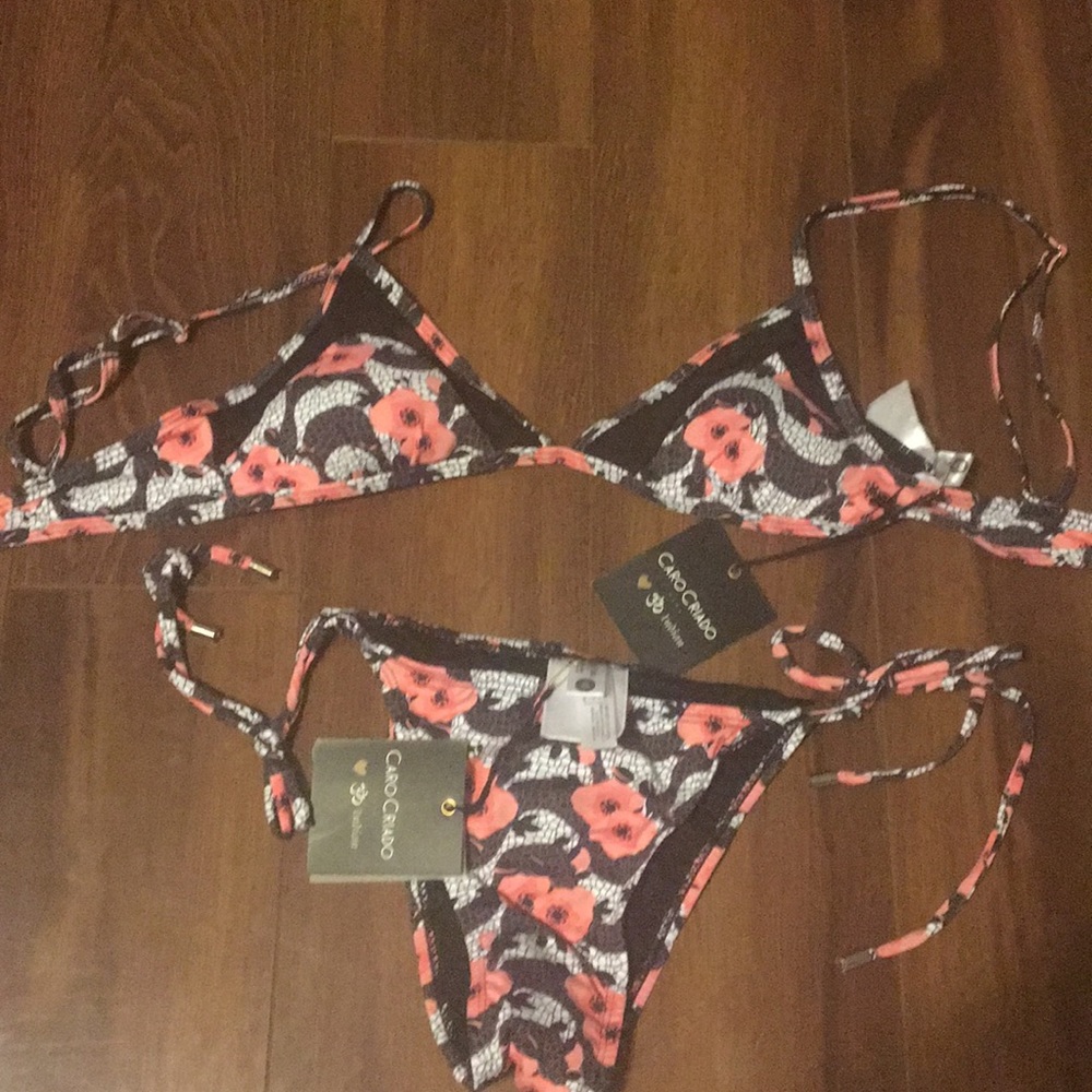 Caro criado bikini. NWT Medium bottom. xS top